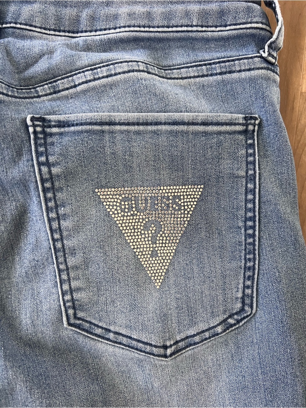 GUESS Blue Denim Jeans with Back Triangle Logo - Picture 3 of 4